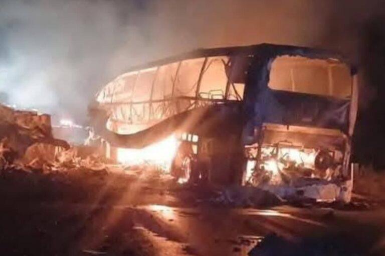 Imagen: Accidente mortal en Campeche: autobús con 40 pasajeros y tráiler chocan e incendian
