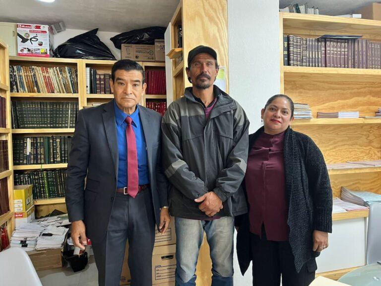 Imagen: Tepeji del Río ayuda a migrante deportado