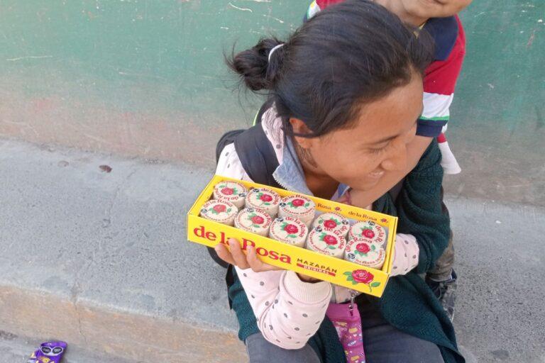 Imagen: Brenda viaja de Cdmx a Zacualtipán para vender mazapanes