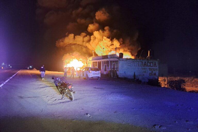 Imagen: Se incendia cachimba donde presuntamente almacenaban huachicol en Singuilucan