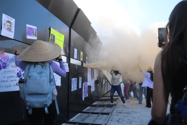 Imagen: No fue un error el colocar vallas en la marcha del 8M, dicen autoridades de Hidalgo