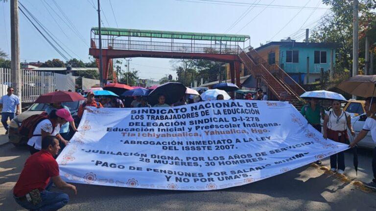 Imagen: Maestros marchan contra reforma del ISSSTE en Huejutla 
