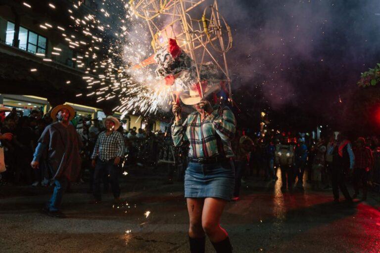 Imagen: ¡Color y música! Huejutla celebró su Carnaval con miles de asistentes