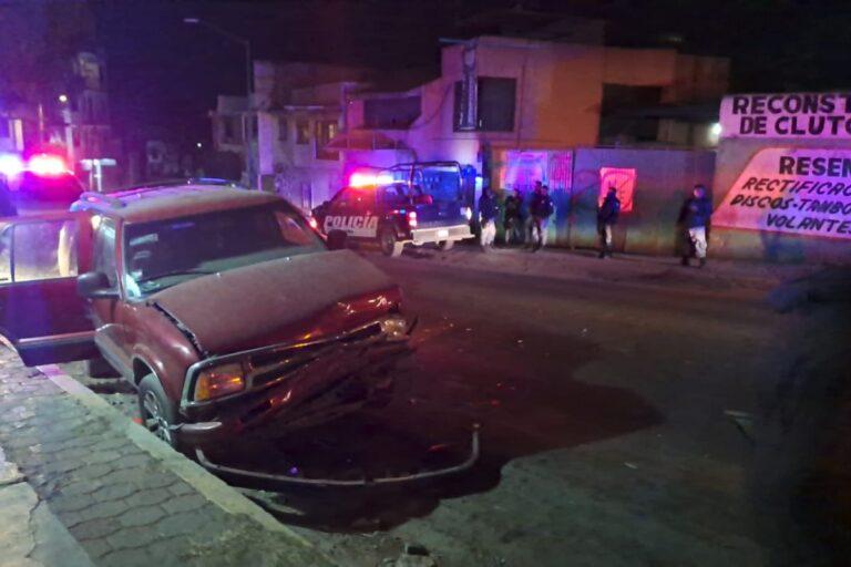 Imagen: Choque entre una camioneta y un tractor sobre la carretera Tula-Tepetitlán