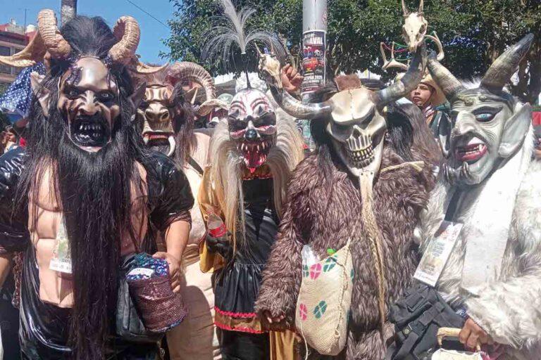 Imagen: Comanches, viejos y mecos se adueñaron de la Sierra hidalguense; concluyen carnavales 