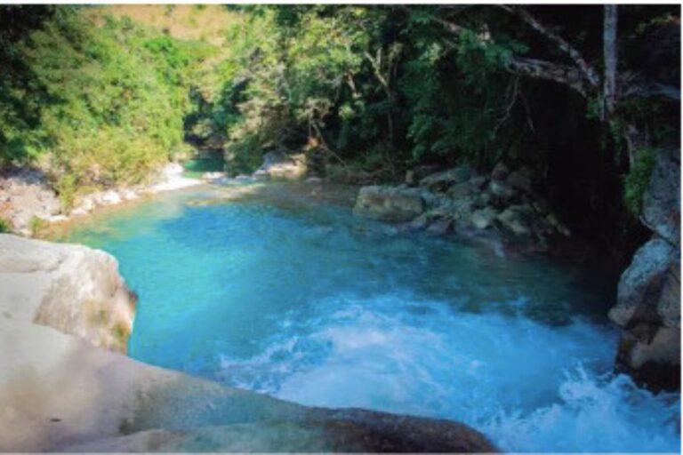 Imagen: En Chapulhuacán, nace un río turquesa