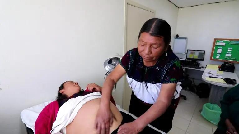 Imagen: Otorgarán apoyos a médicos y parteras tradicionales