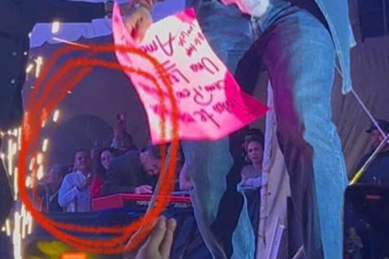 Imagen: Presidente de Ixmiquilpan instala carpa en el escenario durante evento musical