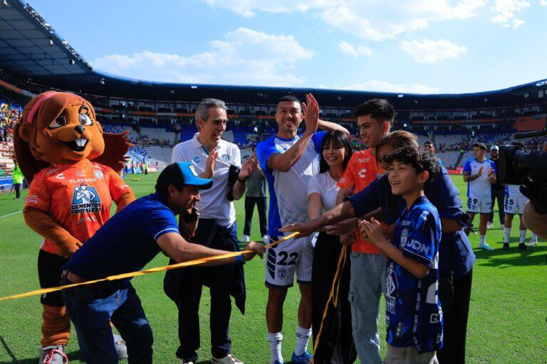 Imagen: ¡Otro inmortal! Develan palco para Gustavo Cabral en el estadio Hidalgo 