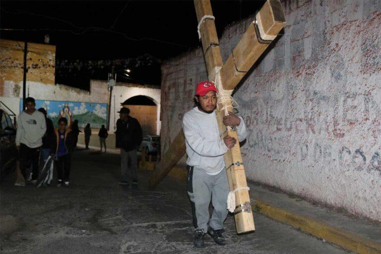 Imagen: Alistan la edición 42 del viacrucis en el barrio El Lobo, en Pachuca