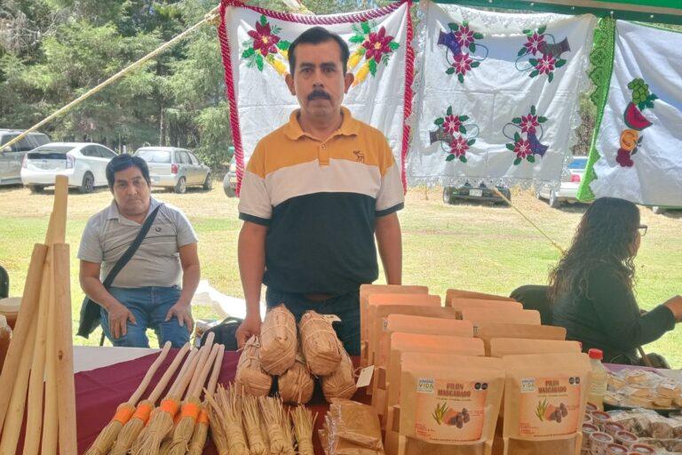 Imagen: En Tepehuacán, pobladores aún utilizan petates en época de calor