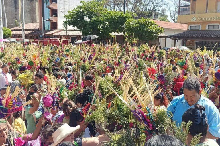 Imagen: Celebran la Bendición de Palmas en Huejutla