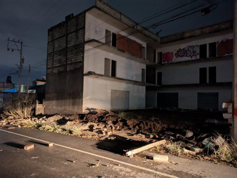 Imagen: Colapsa barda de edificio abandonado tras lluvias en Pachuca
