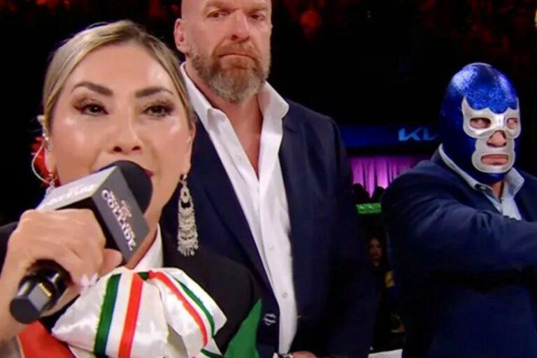 Imagen: Blue Demon Jr. reacciona al error de Deyra Barrera durante el Himno Nacional