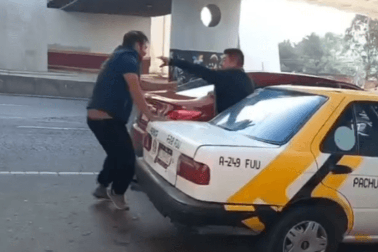 Imagen: Tras riña entre taxista y conductor en Pachuca, Semot iniciará proceso administrativo