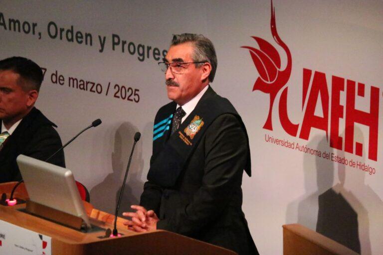 Imagen: UAEH supervisa las actividades de alumnos de servicio social, asegura rector