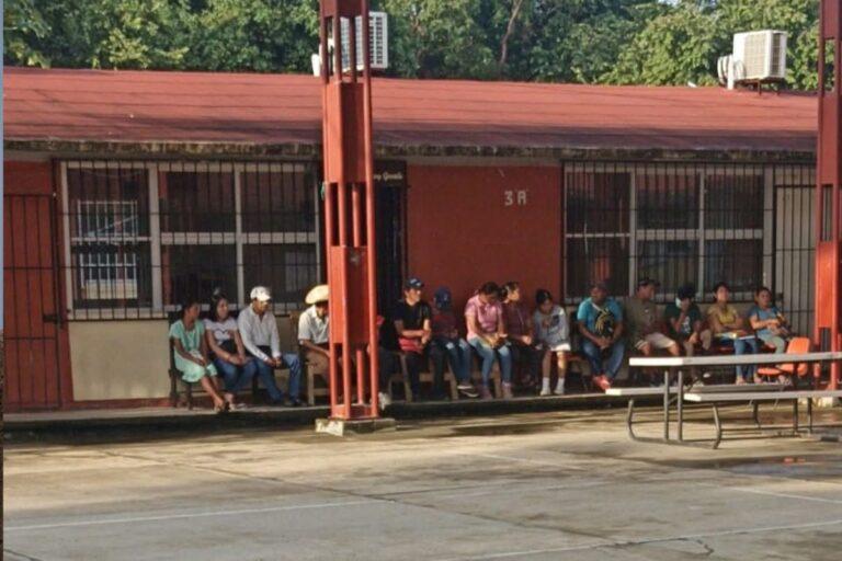 Imagen: Huejutla: Padres de familia amenazan con cerrar escuela. ¿Qué exigen?