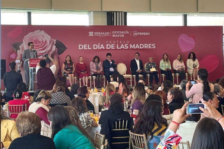Imagen: Dirigente interino del Sutspeeh responde a abucheos de sindicalizadas