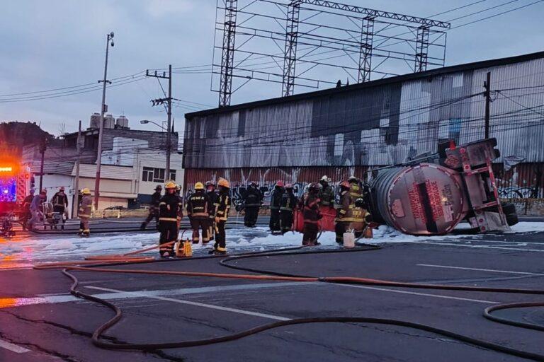 Imagen: Atención Tlalnepantla: Se realiza quema controlada de combustible en la autopista México-Pachuca