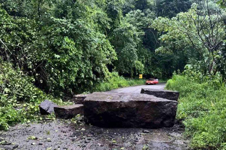 Imagen: Caen enormes rocas sobre la carretera a Tepehuacán de Guerrero