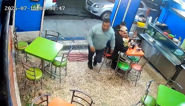 Imagen: Video: Sujeto causa destrozos en taquería porque le dijeron que solo había servicio para llevar