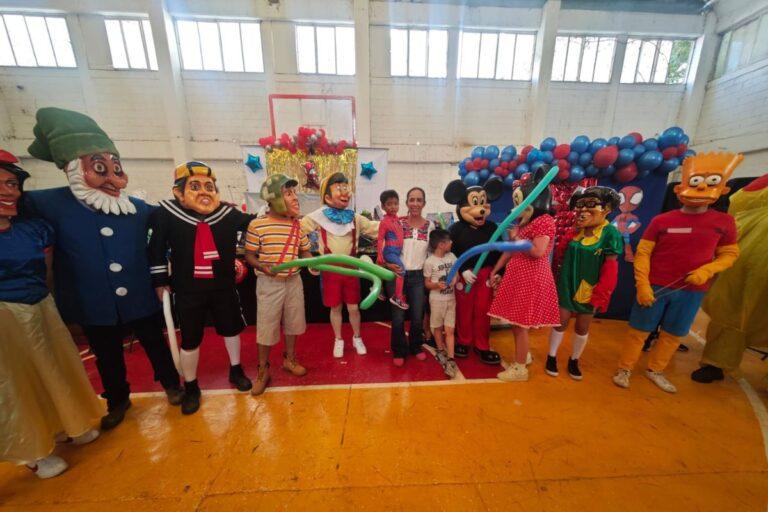 Imagen: Festejan a Axel, niño que lucha contra la leucemia, en Calnali