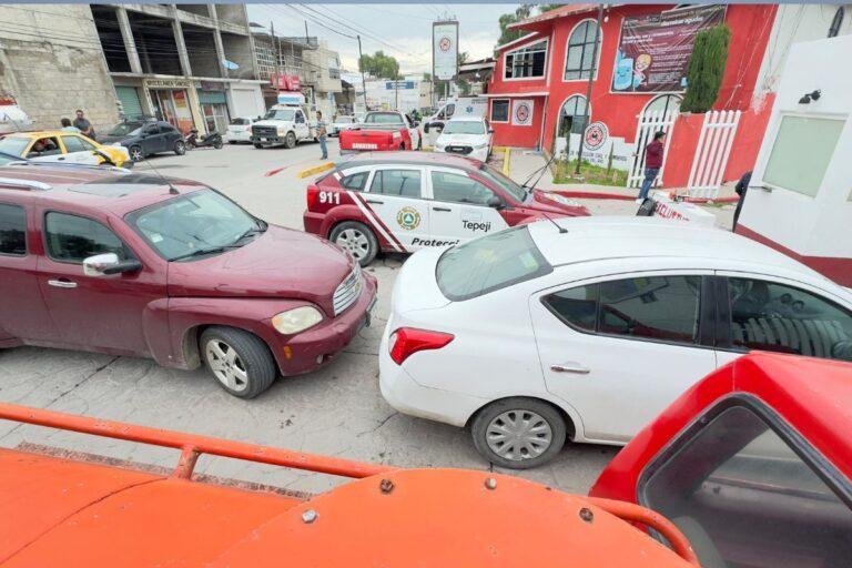 Imagen: Tepeji del Río: Por cobro de estacionamiento, bloquean entrada del Centro de Justicia