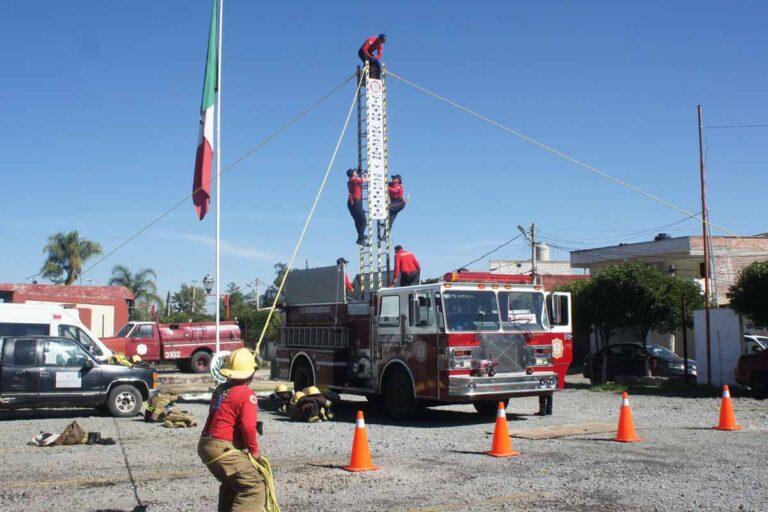 Imagen: Celebran vulcanos la tradicional Bomberada, en Santiago Tulantepec
