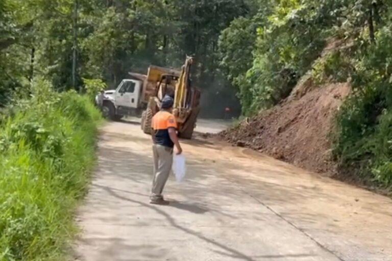 Imagen: Deslaves afectan tramo carretero Calnali-Atlapexco
