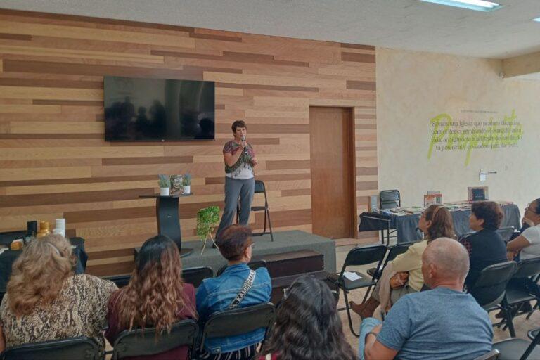 Imagen: Activista Nicole Mason presenta el libro “Un rescate más”, en Pachuca