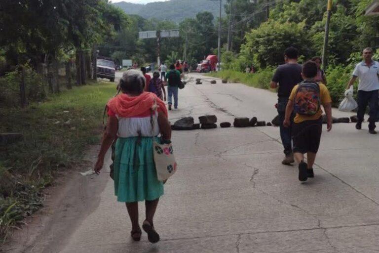 Imagen: Huejutla: Pobladores de Macuxtepetla bloquean libramiento de la Tres Huastecas; ¿cuál es su demanda?
