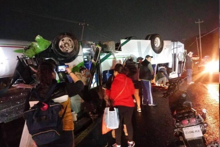 Imagen: Autobús AVM sufre volcadura en Huehuetoca: hay personas lesionadas