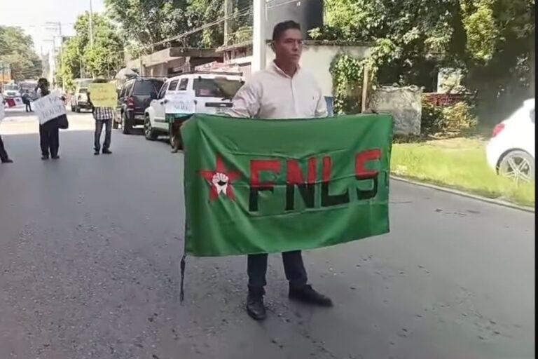 Imagen: FLNS protesta en Huejutla por el caso de dos militantes desaparecidos