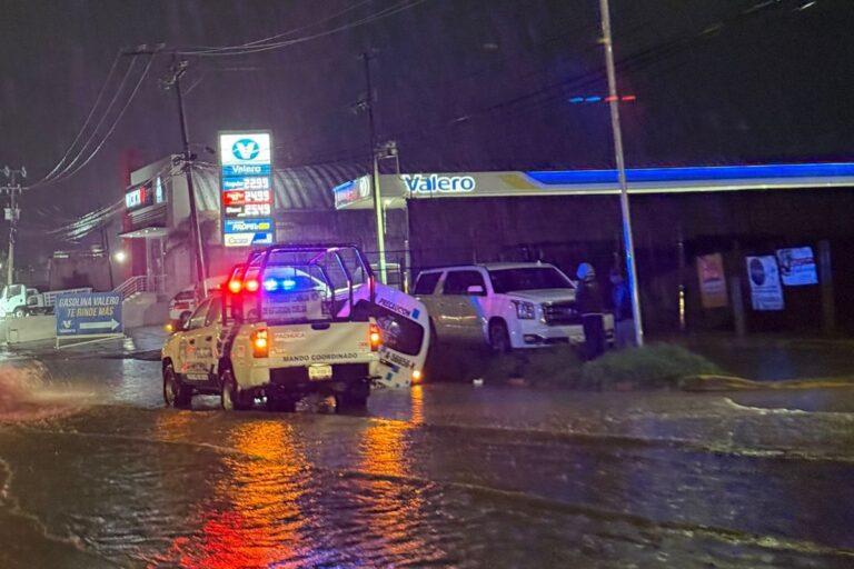 Imagen: Lluvias en Pachuca: Transporte público cae en una zanja