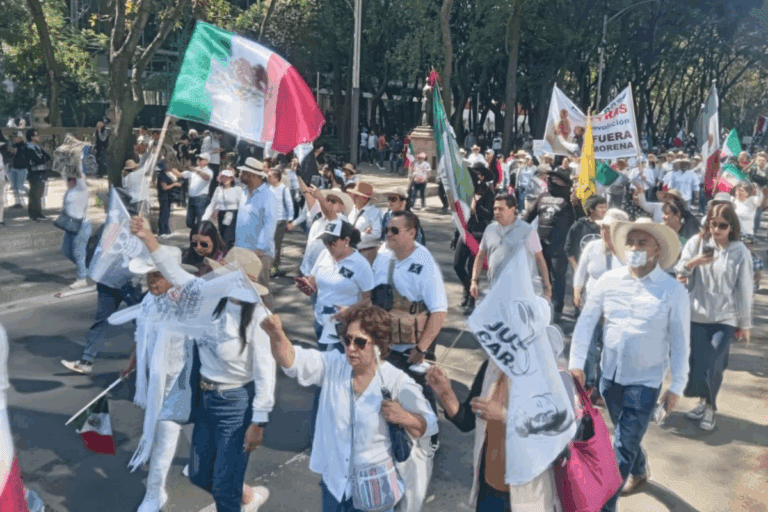Imagen: Generación Z revienta Reforma: así se desarrolla la protesta en la Cdmx