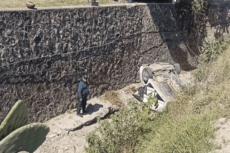 Imagen: Auto cae a barranca en Cuautepec ¿Hay heridos?