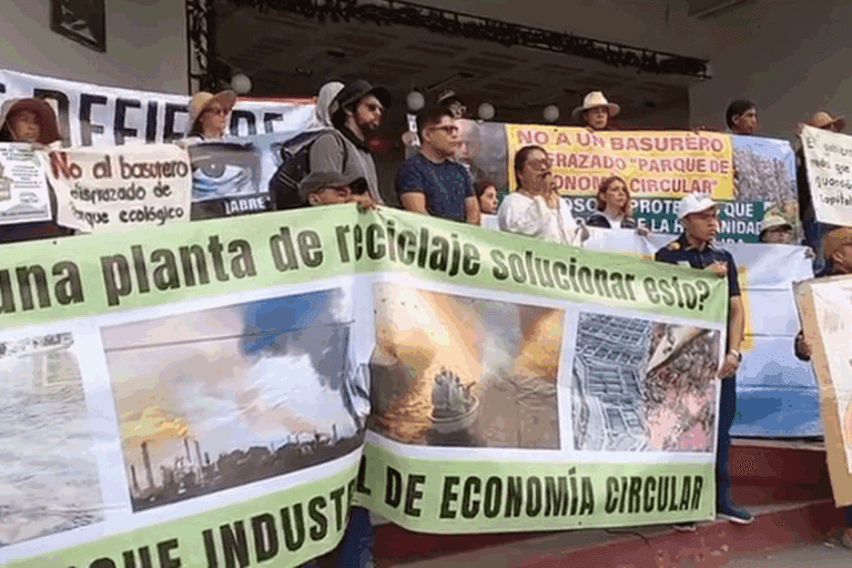 Imagen: Activistas y pobladores marchan en Tlaxcoapan contra proyecto de economía circular