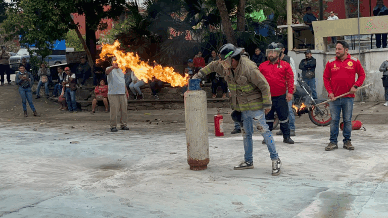 Imagen: Capacitan a comerciantes ante festejos en Huejutla