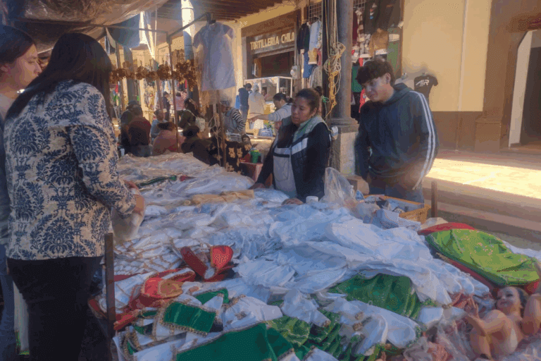 Imagen: En Atotonilco el Grande, Sofía ha preservado por 65 años la tradición de vender Niños Dios