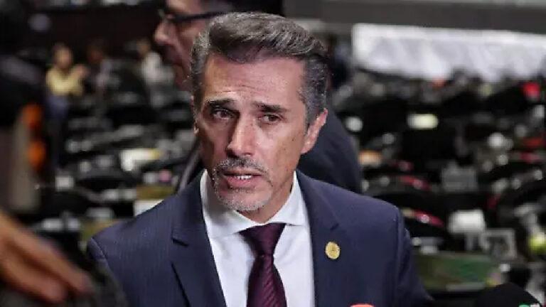 Imagen: Sergio Mayer podrá regresar al Congreso, pero en Morena está en duda
