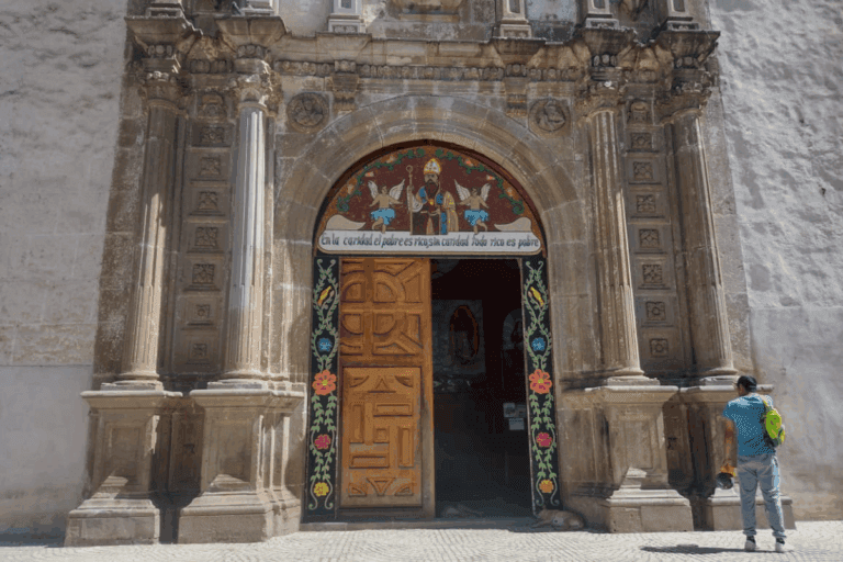 Imagen: En Atotonilco el Grande, acuden feligreses a la iglesia para tomar ceniza