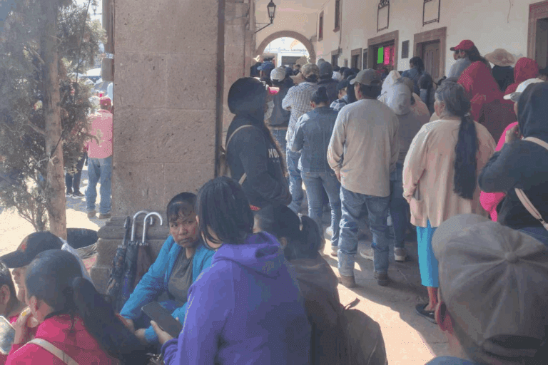 Imagen: Tecozautla: Pobladores se manifiestan por problemáticas en el suministro de agua