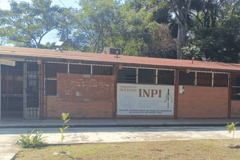 Imagen: Huejutla: Por este motivo, padres de familia de Casa Escolar retuvieron al coordinador del INPI