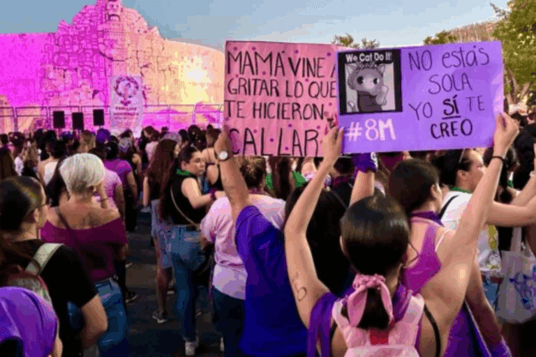 Imagen: La importancia del color en el 8M: el morado y verde como símbolos de resistencia