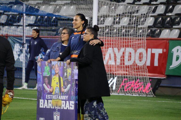 Imagen: Leyenda del Pachuca: Esthefanny Barreras se sumó a estas leyendas del club