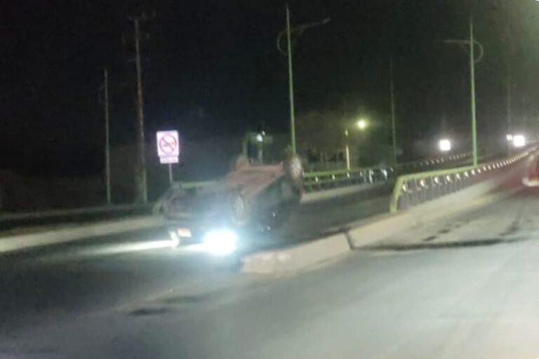 Imagen: Volcadura en el bulevar Bonfil deja a una persona lesionada en Pachuca