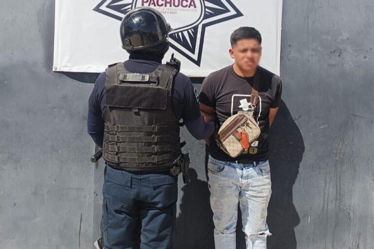 Imagen: Detienen a joven en Pachuca; viajaba en moto con reporte de robo