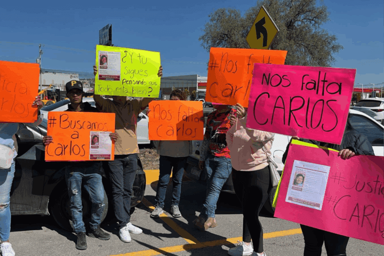 Imagen: Carlos lleva dos semanas desaparecido; sus familiares se manifiestan frente al de C5i Hidalgo