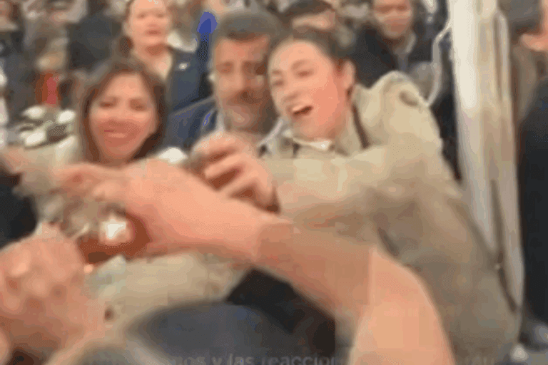 Imagen: Captan a funcionaria de Zacualtipán en plena fiesta; ¿se le pasaron las copas?