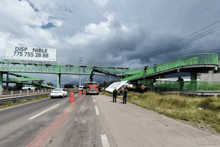 Imagen: Tulancingo: Comienza el retiro de anuncios en tramos carreteros federales